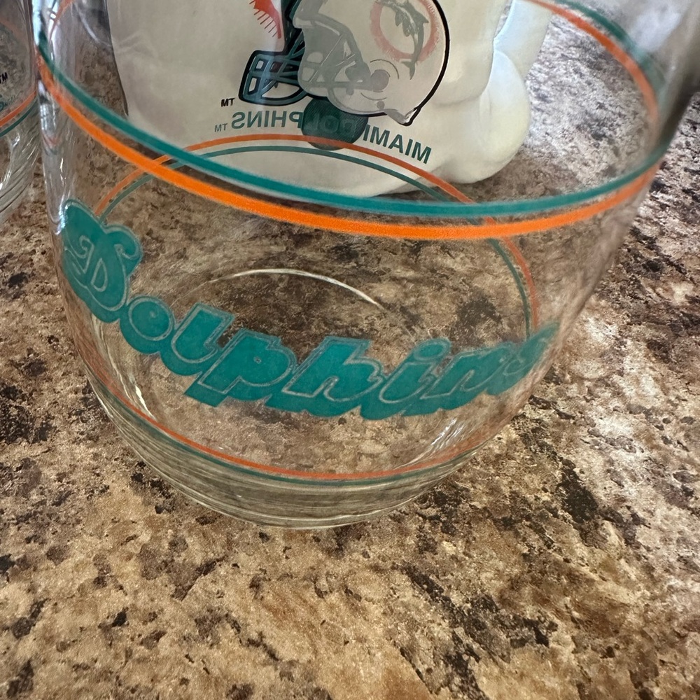 Vintage 1986 Miami Dolphins Football Helmet Mug w/2 Miami Dolphin drink glasses - Picture 5 of 6